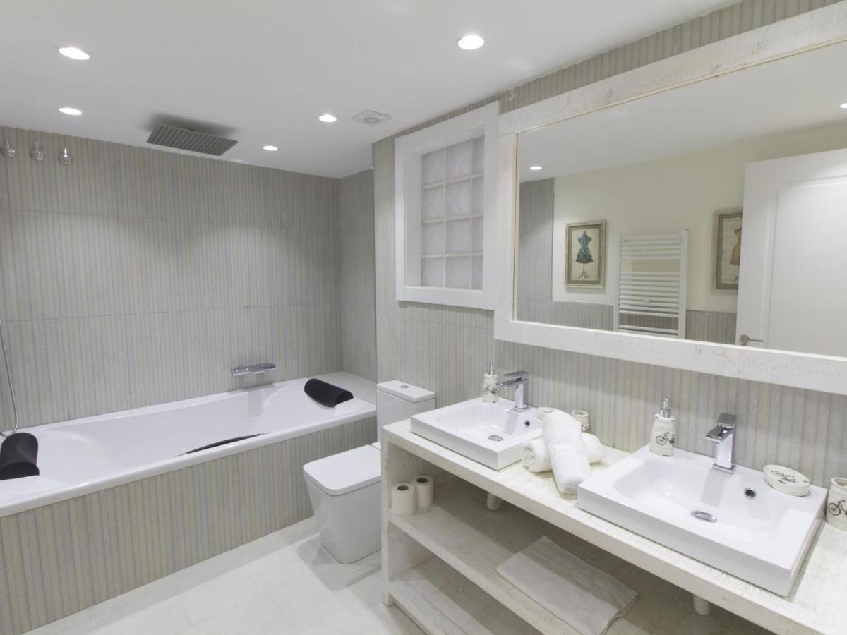 Sitges Spaces Mediterranean Apartments 5 Bedrooms, 4 Bathrooms, 75M2 Terrace, Centre Sitges- Sleeps 11 Zewnętrze zdjęcie